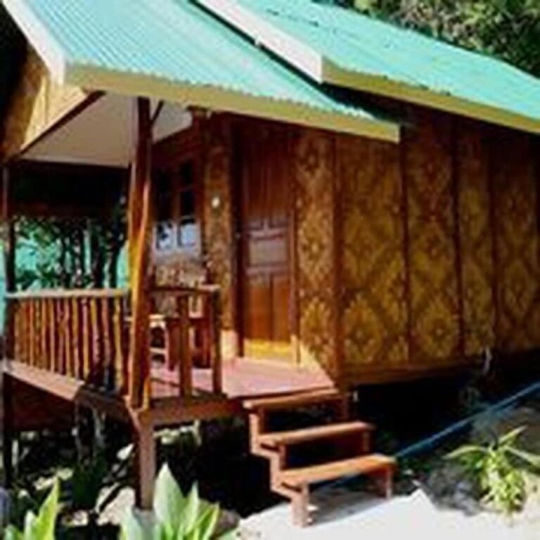 Двухместное бунгало с балконом Phi Phi Jungle Hill Bungalow