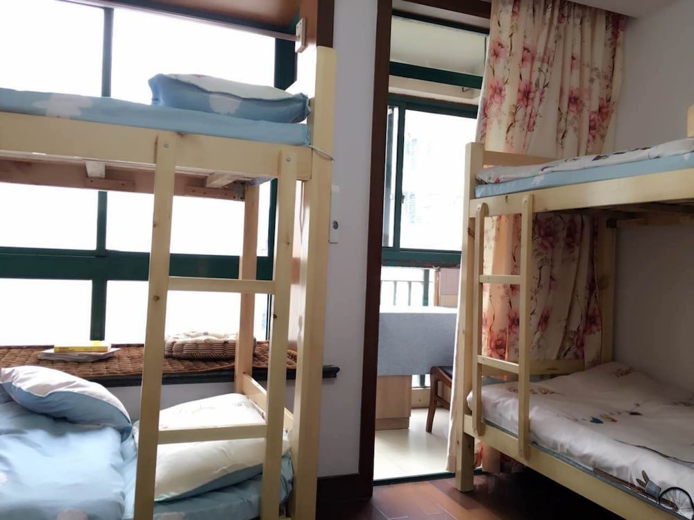 Кровать в общем номере (женский номер) Shanghai Sky168 Youth Hostel