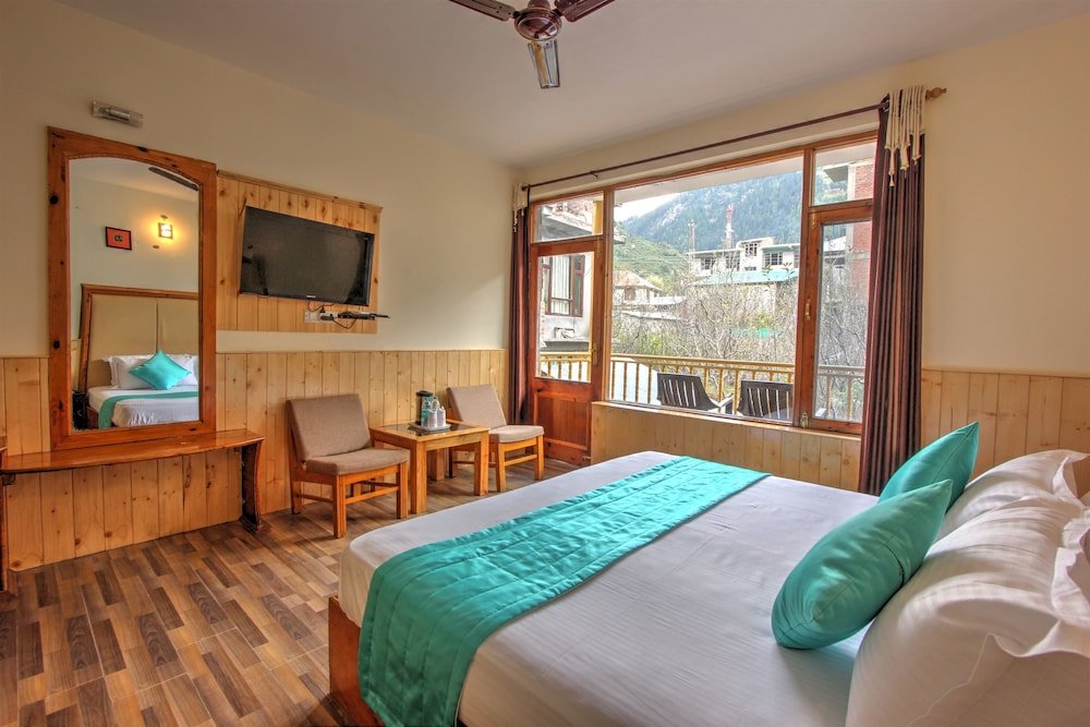 Двухместный номер Deluxe c 1 комнатой с балконом и с видом на город Hotel Mountain face by Snow City Hotels