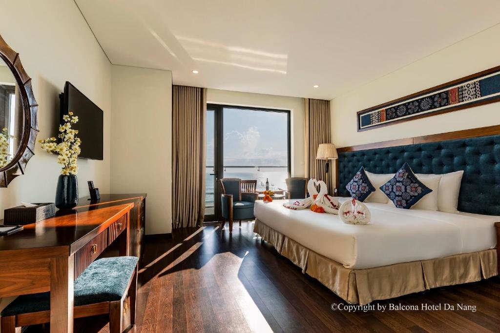 Premier Double room with balcony and oceanfront Balcona Hotel Da Nang