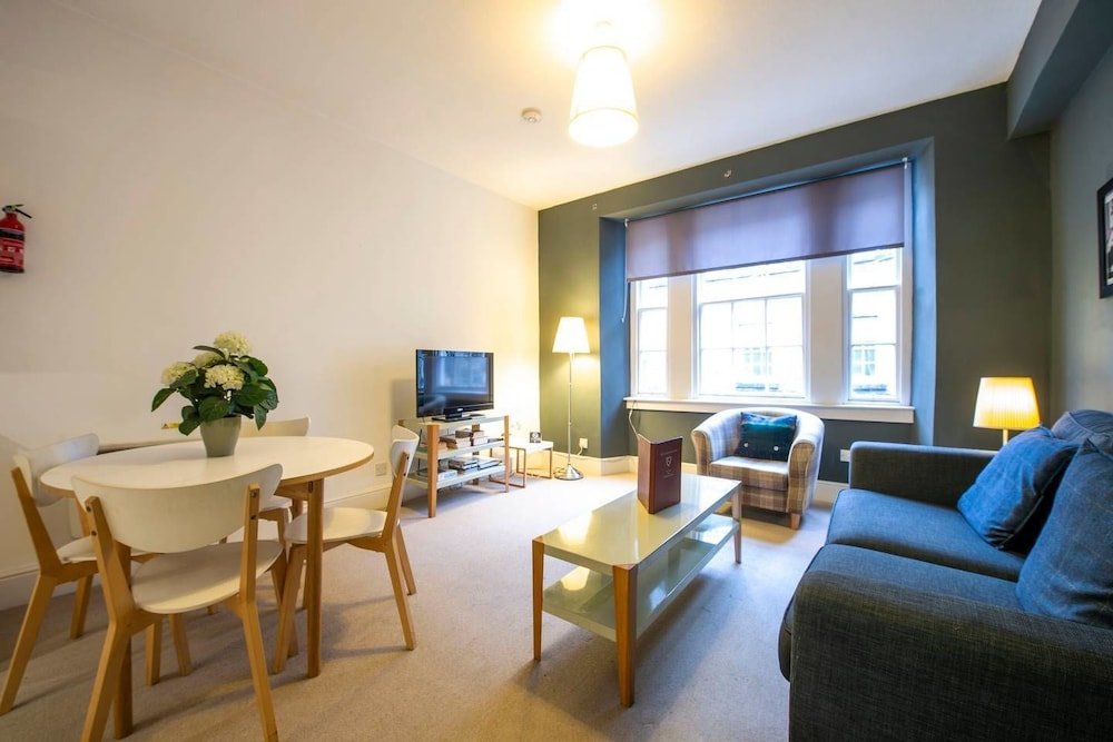 Apartment Perfect Location! Charming Rose St Apt for Couples