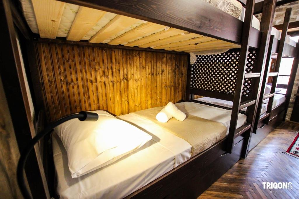 Кровать в общем номере Trigona Hostel