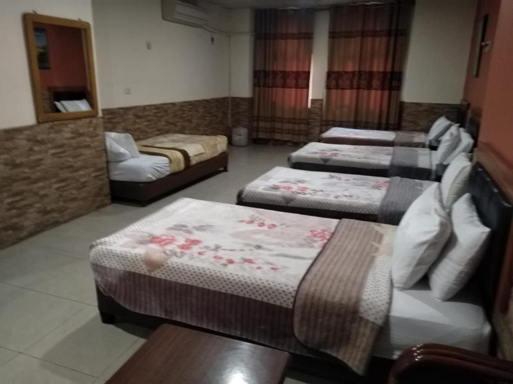Кровать в общем номере (мужской номер) Amman Palace Hotel