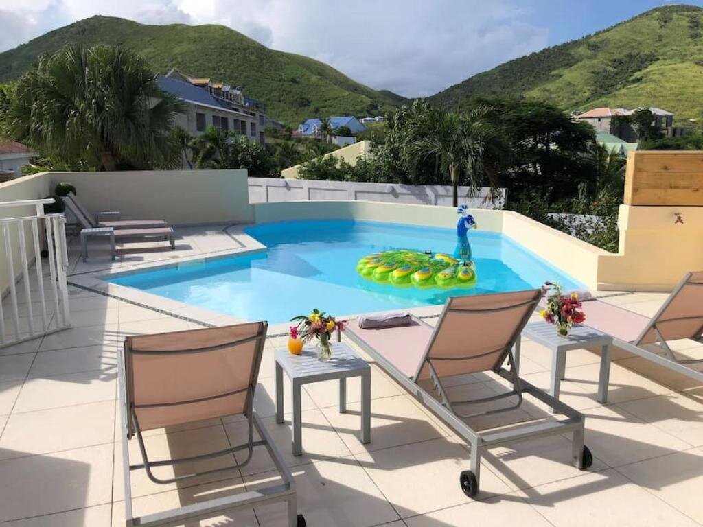 Апартаменты Beautiful suite S18, pool, sea view, next to paradise Pinel Island