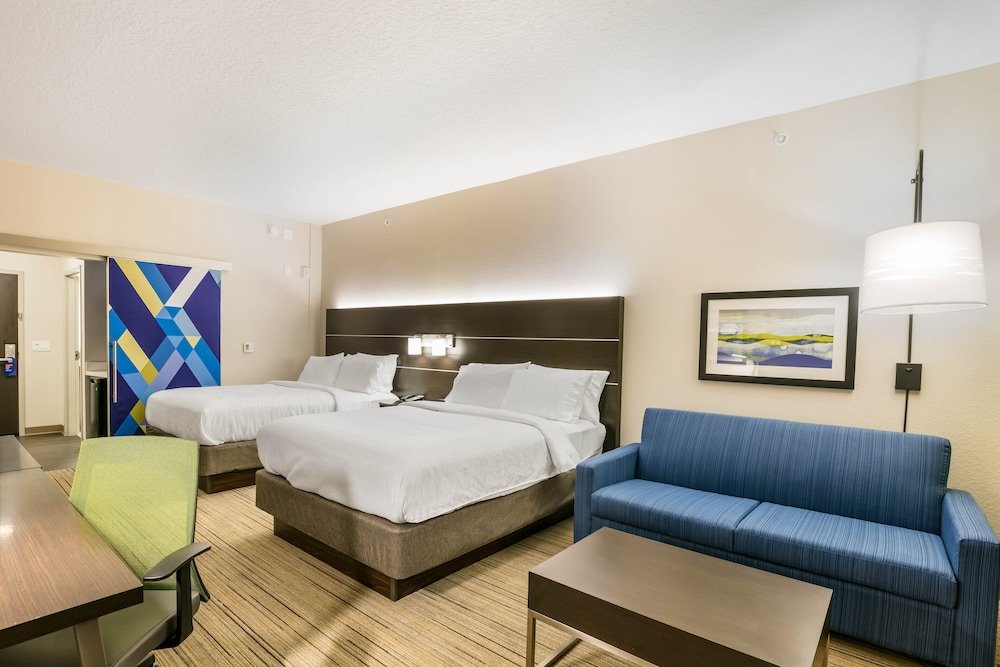 Четырёхместный люкс Holiday Inn Express & Suites Jacksonville - Town Center, an IHG Hotel
