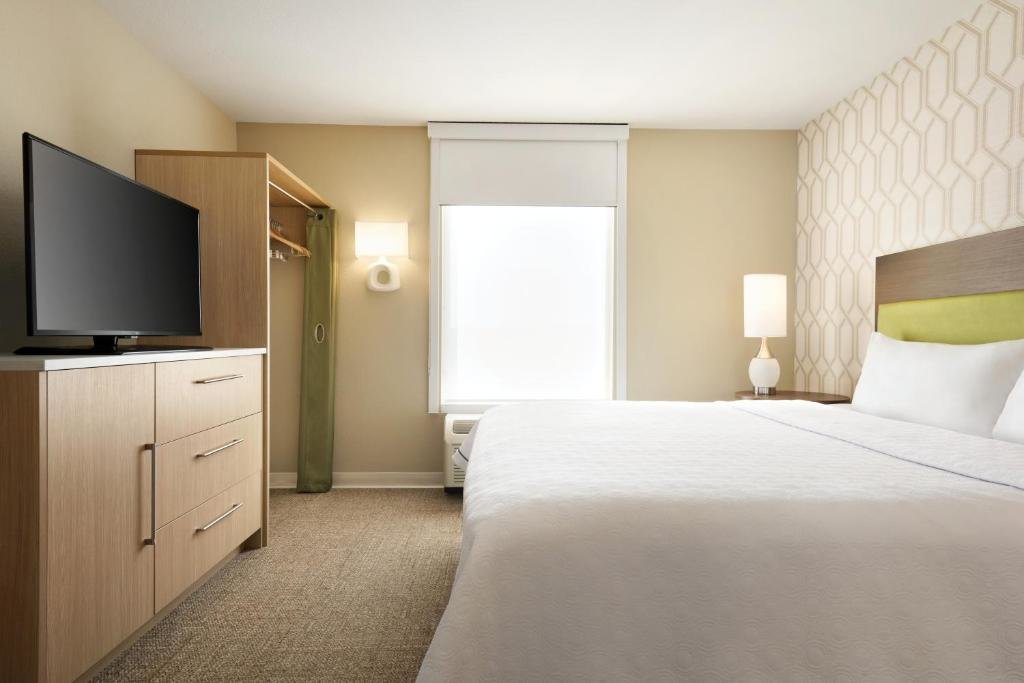 Suite Home2 Suites by Hilton Milwaukee Brookfield