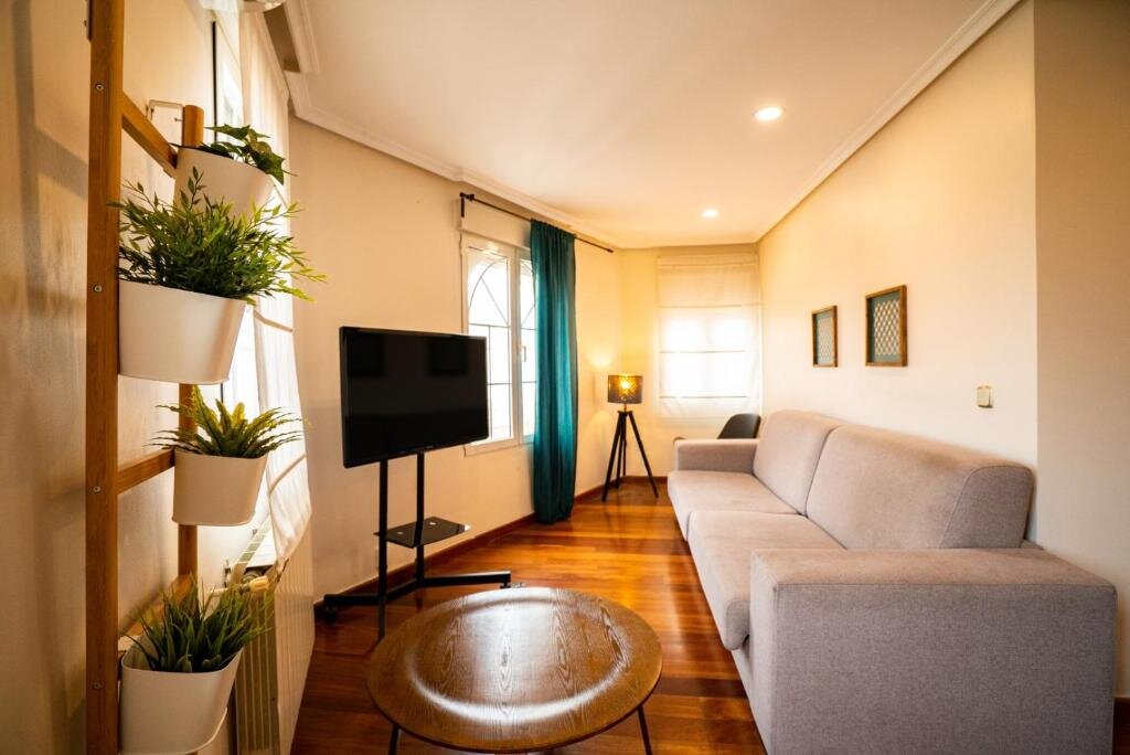 2 Bedrooms Apartment Smartr Madrid La Latina