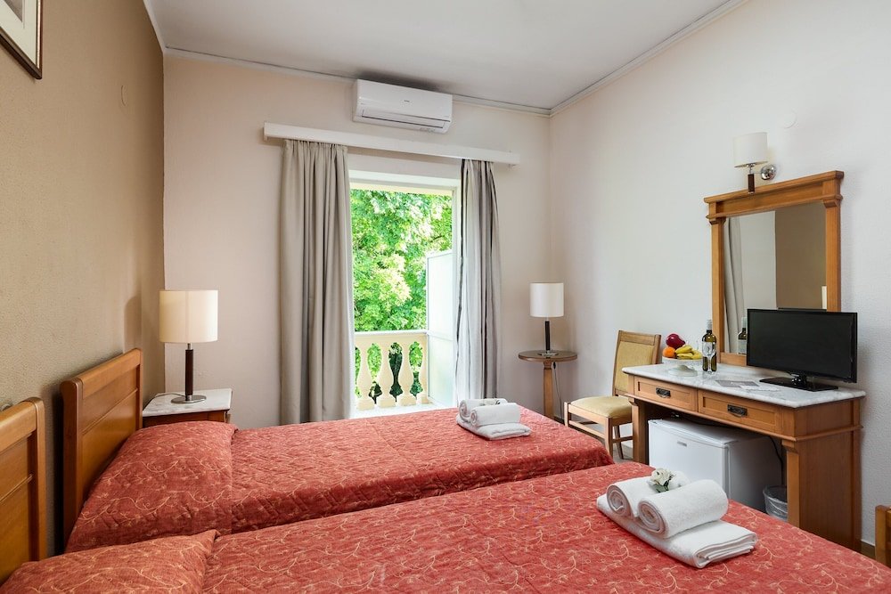 Standard Triple room with balcony Arion Hotel