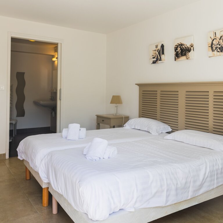 Standard Double room with balcony Hotel et Studios Le Marina Baie de La Baule