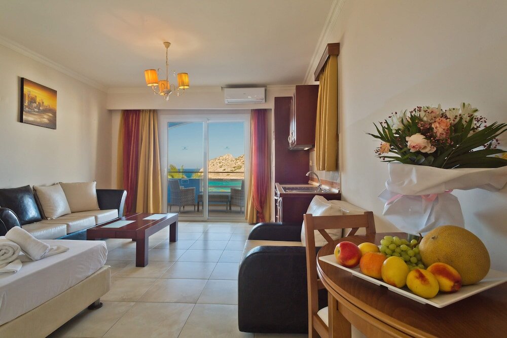 Apartment with balcony and with land view Royal Beach Hotel