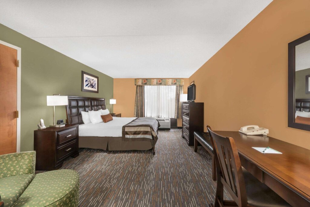 Двухместный люкс Deluxe Holiday Inn Express & Suites Longview North, an IHG Hotel