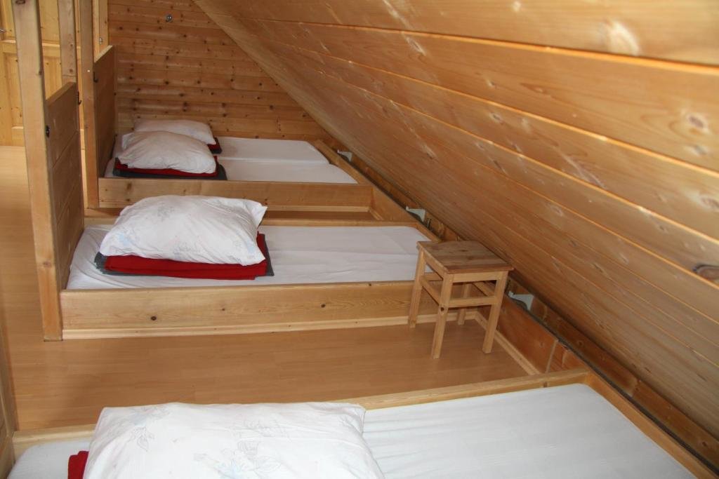 Кровать в общем номере Lodge am Krippenstein