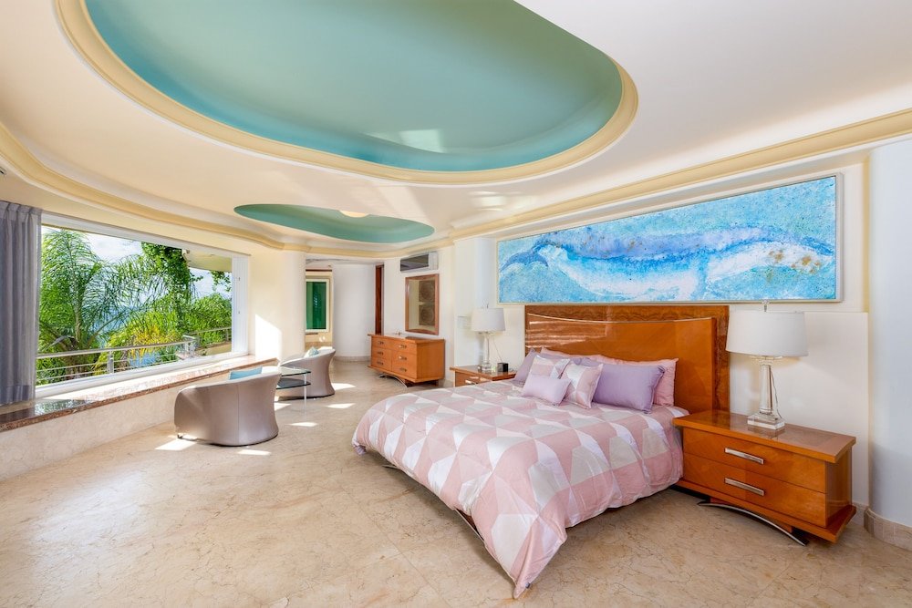 Villa Fully Staffed, Beach Frontage Luxury Villa