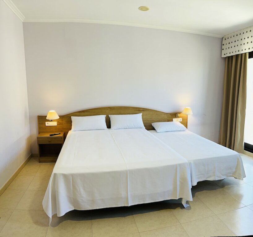 Standard Double room with balcony Duerming Montalvo Playa Hotel