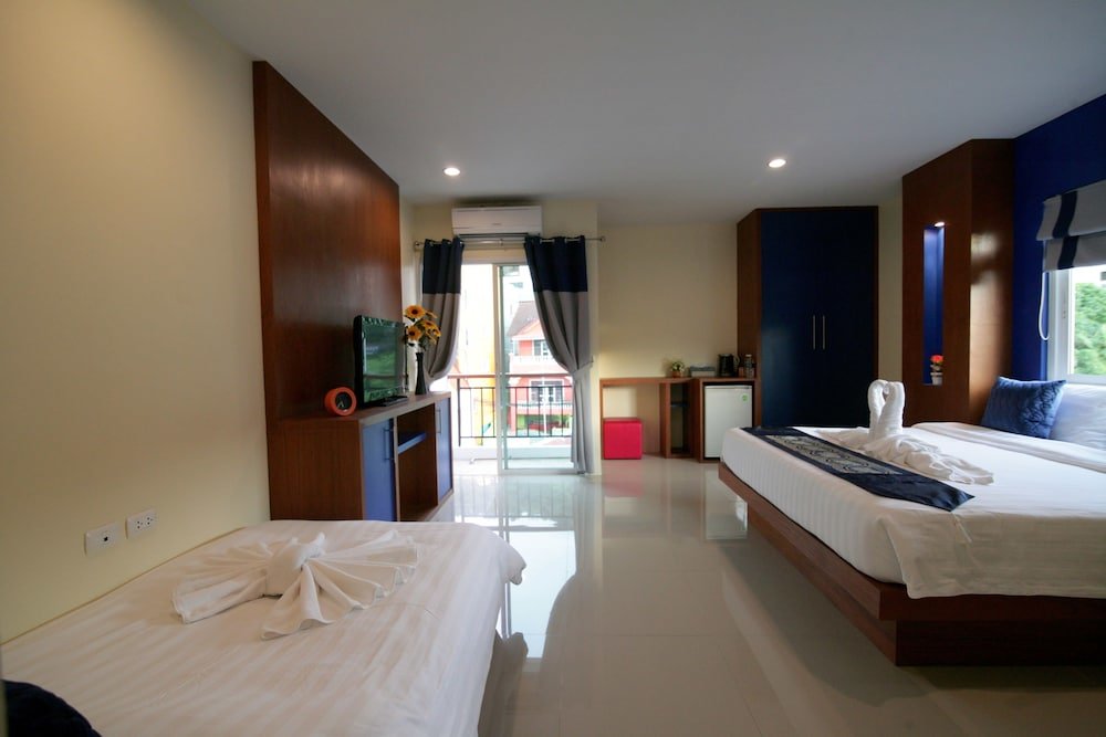 Standard Familie Zimmer mit Balkon Calypso Patong Hotel