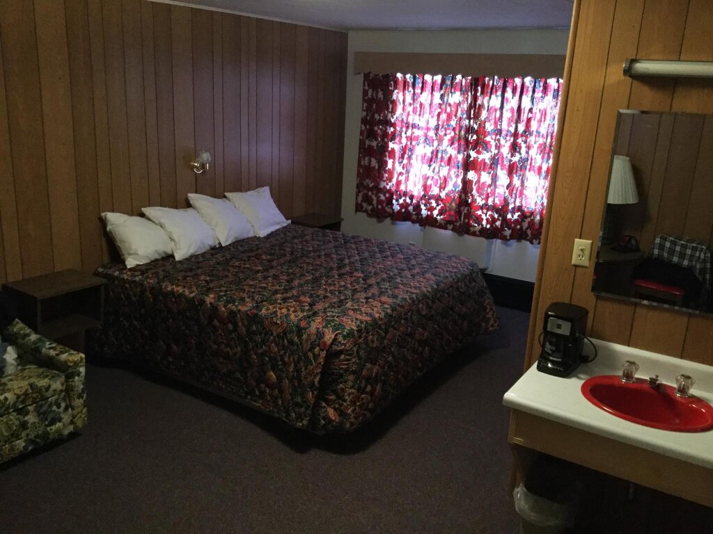 Двухместный люкс Cedars Motel