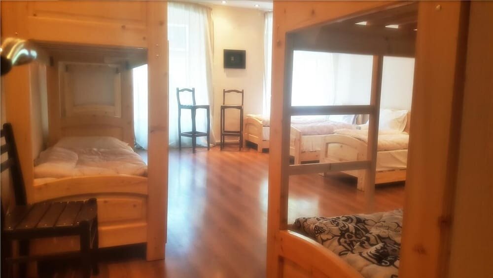 Кровать в общем номере (мужской номер) с видом на город Хостел и комнаты Deso