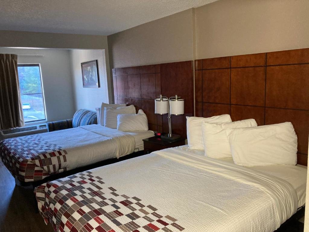 Номер Deluxe Red Roof Inn & Suites Fayetteville-Fort Bragg