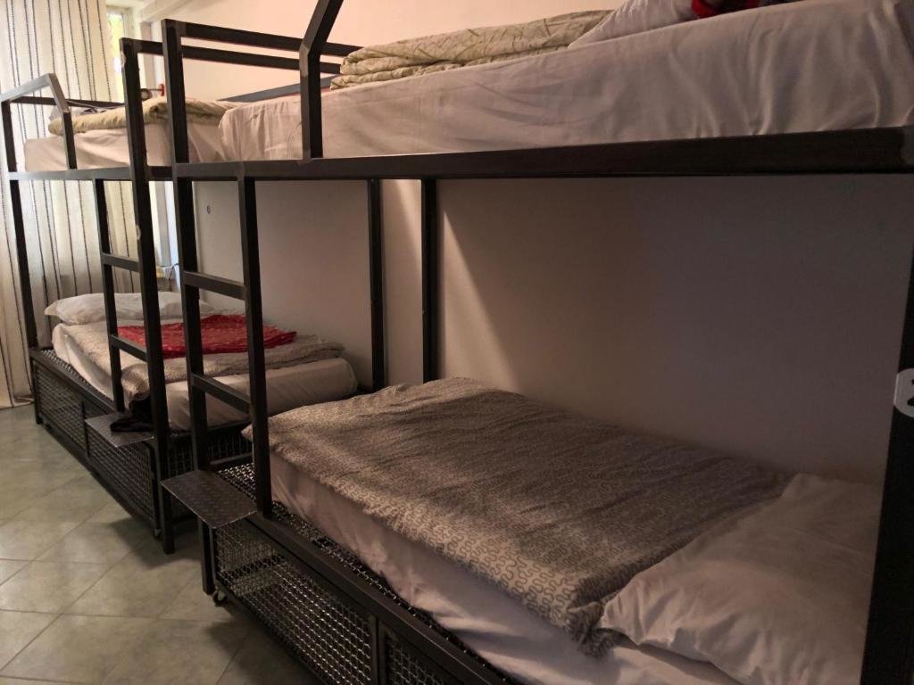 Кровать в общем номере Hostel of the Sun
