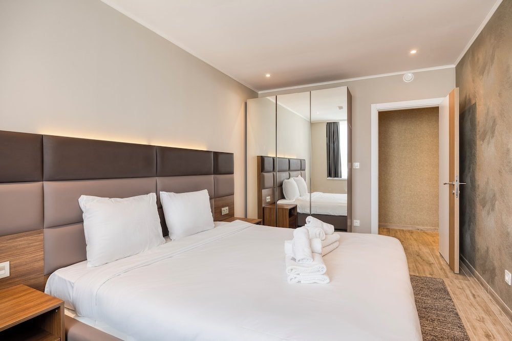 2 Bedrooms Apartment with balcony Smartflats - Midi 33