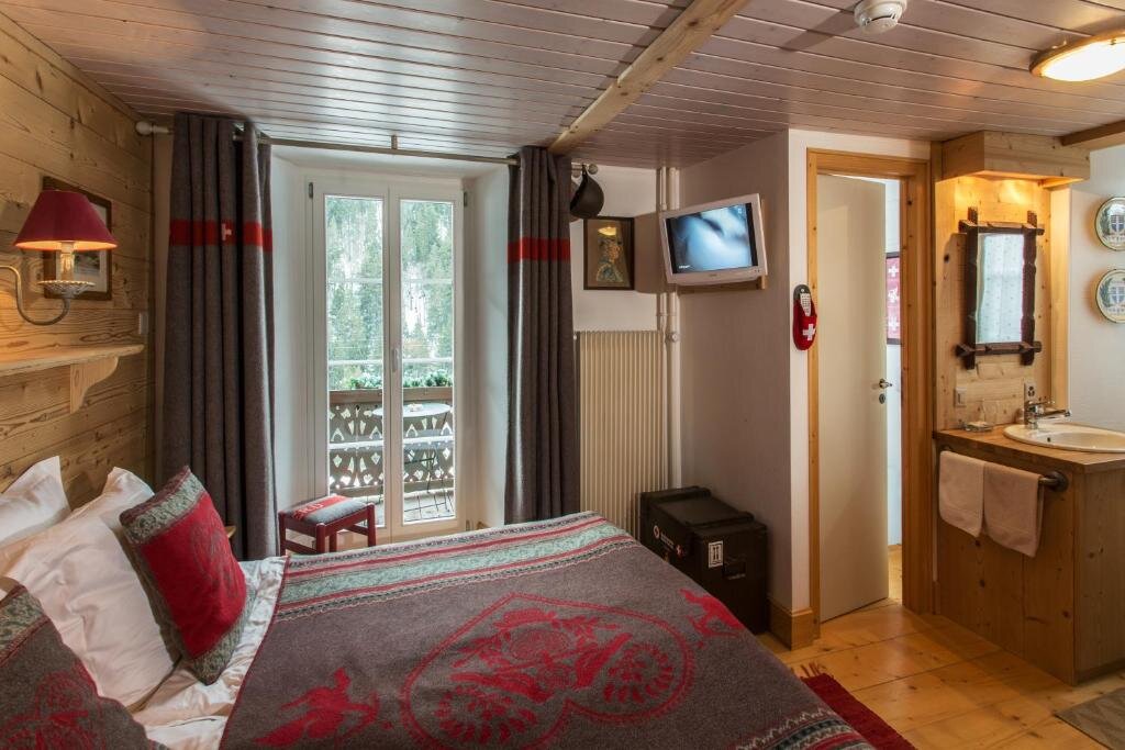 Superior Doppel Zimmer mit Balkon Swiss Historic Hotel du Pillon