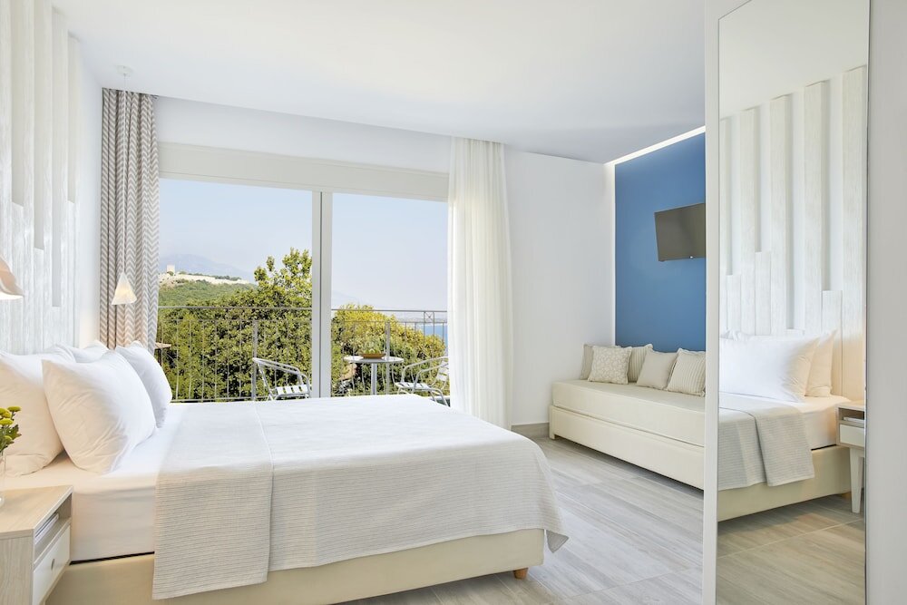 Supérieure triple chambre avec balcon Hotel Alkyonis