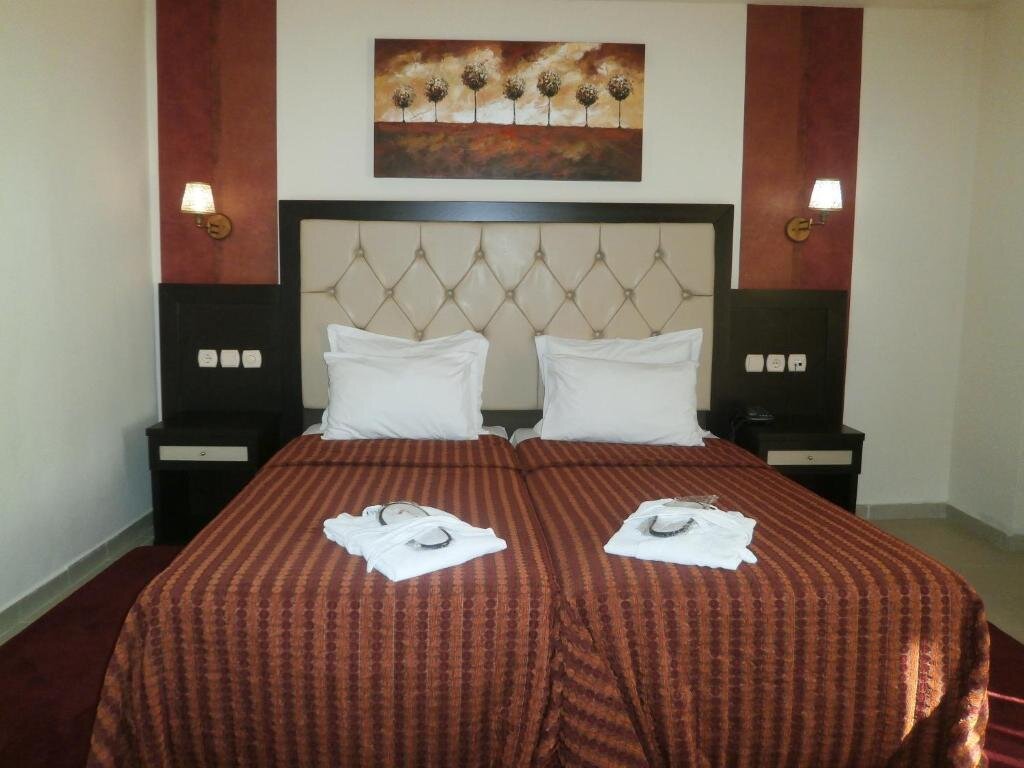 Standard triple chambre 4 Epoxes Hotel Spa