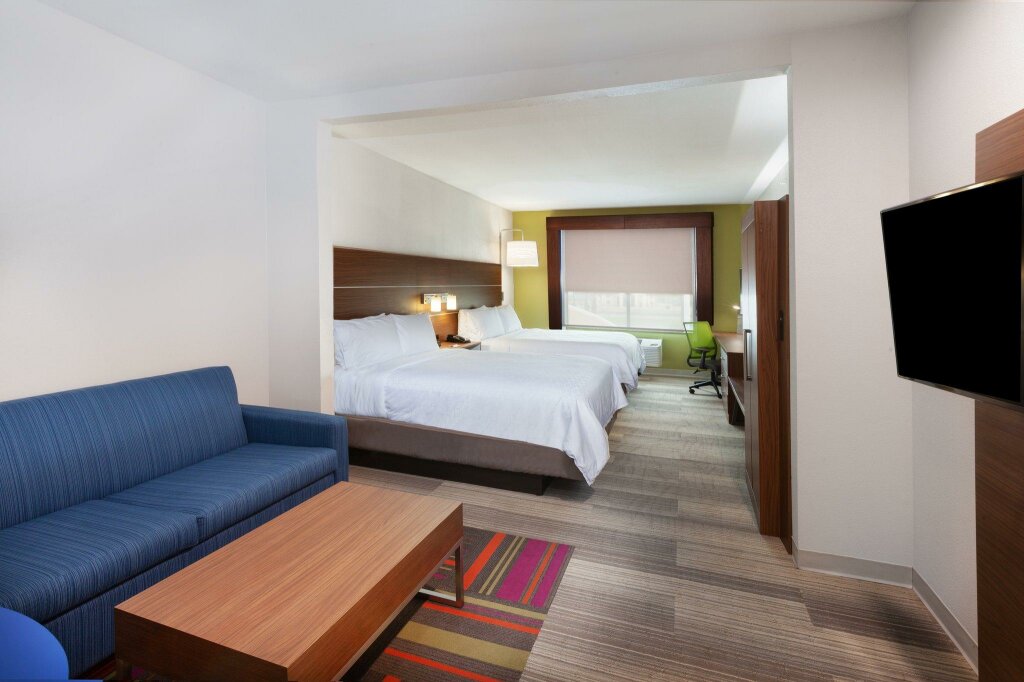 Quadruple suite Holiday Inn Express Hotel and Suites Orange, an IHG Hotel