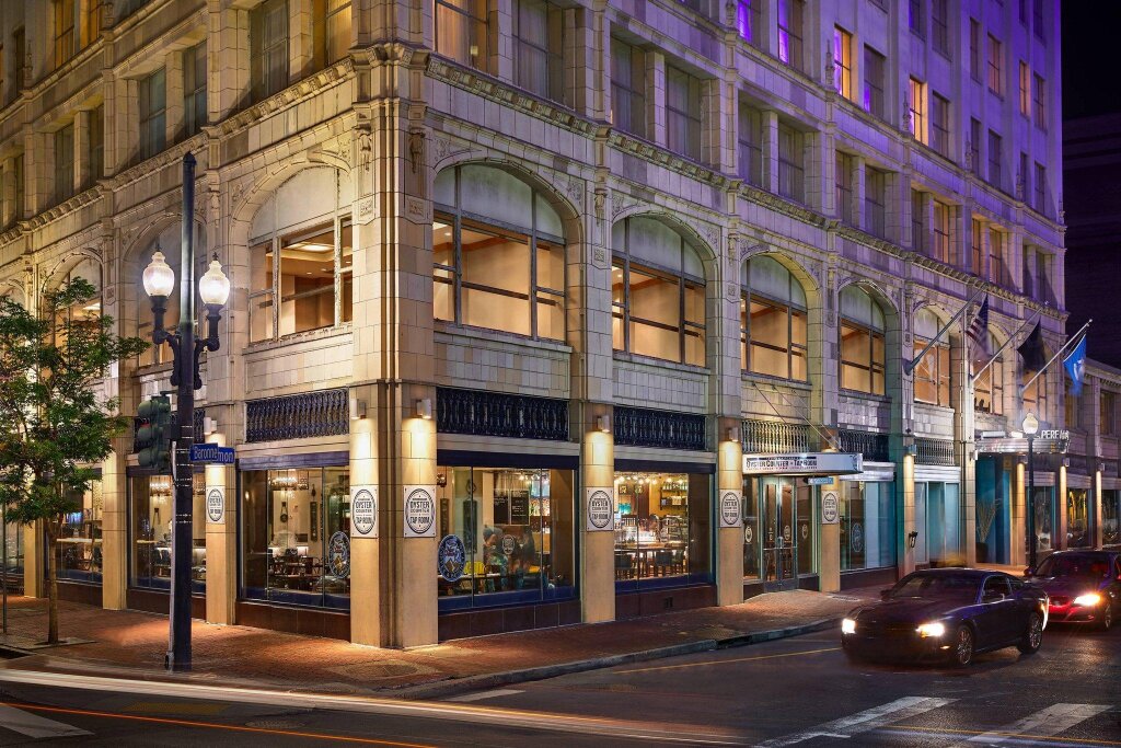 Четырёхместный номер Standard Renaissance New Orleans Pere Marquette French Quarter Area Hotel