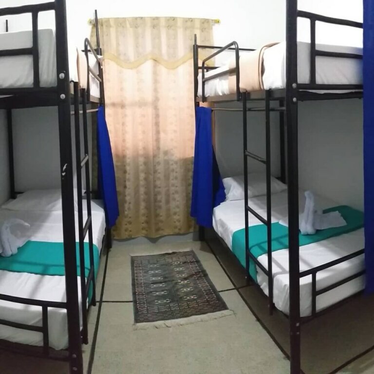Кровать в общем номере Hostal Canaan