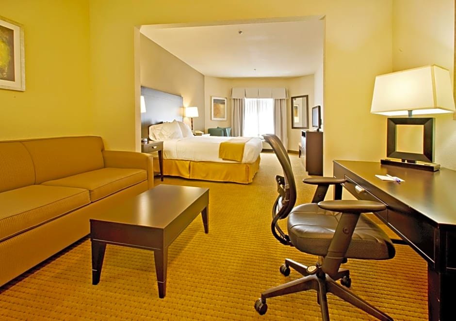 Люкс Holiday Inn Express Hotel & Suites Shamrock North, an IHG Hotel