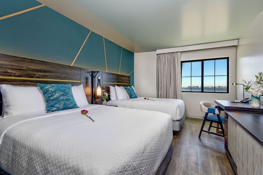 Четырёхместный номер Premium с частичным видом на океан Marea Sol Hotel