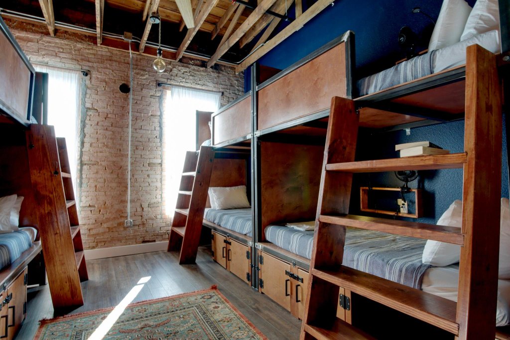 Кровать в общем номере (женский номер) Deep Ellum Hostel