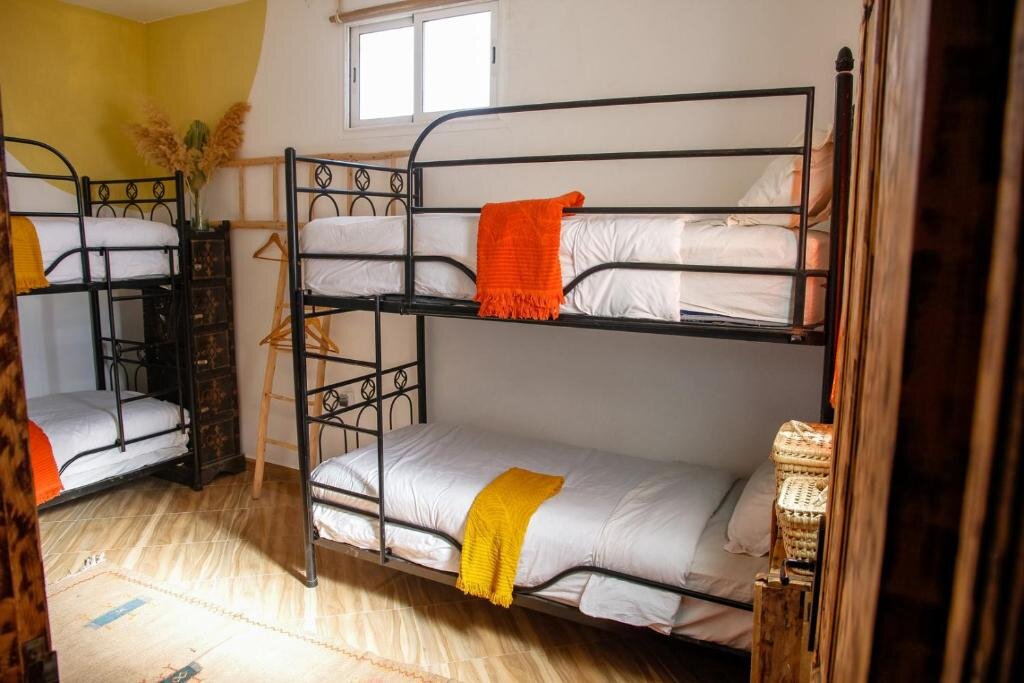 Кровать в общем номере Amayour Surf Hostel