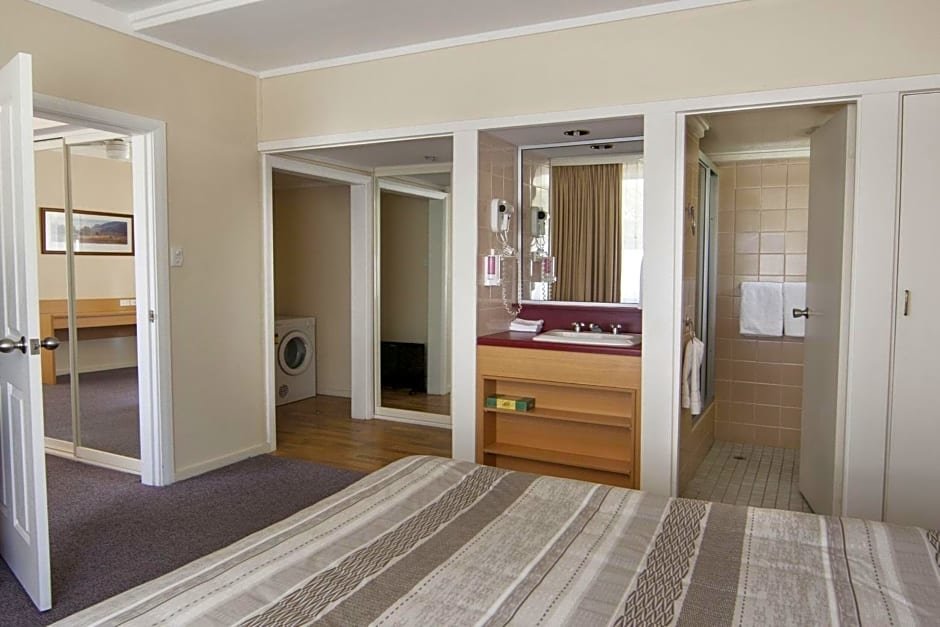 1 Bedroom Apartment with garden view Redhill Cooma Motor Inn