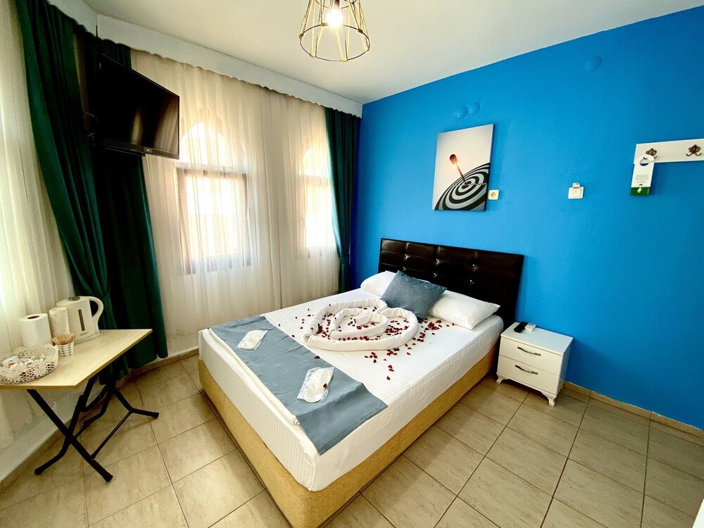 Standard Dreier Zimmer mit Balkon Sakin Otel
