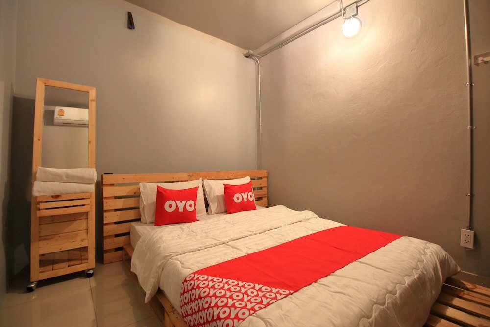 Двухместный номер Premium OYO 544 Sleep Sloth Hostel