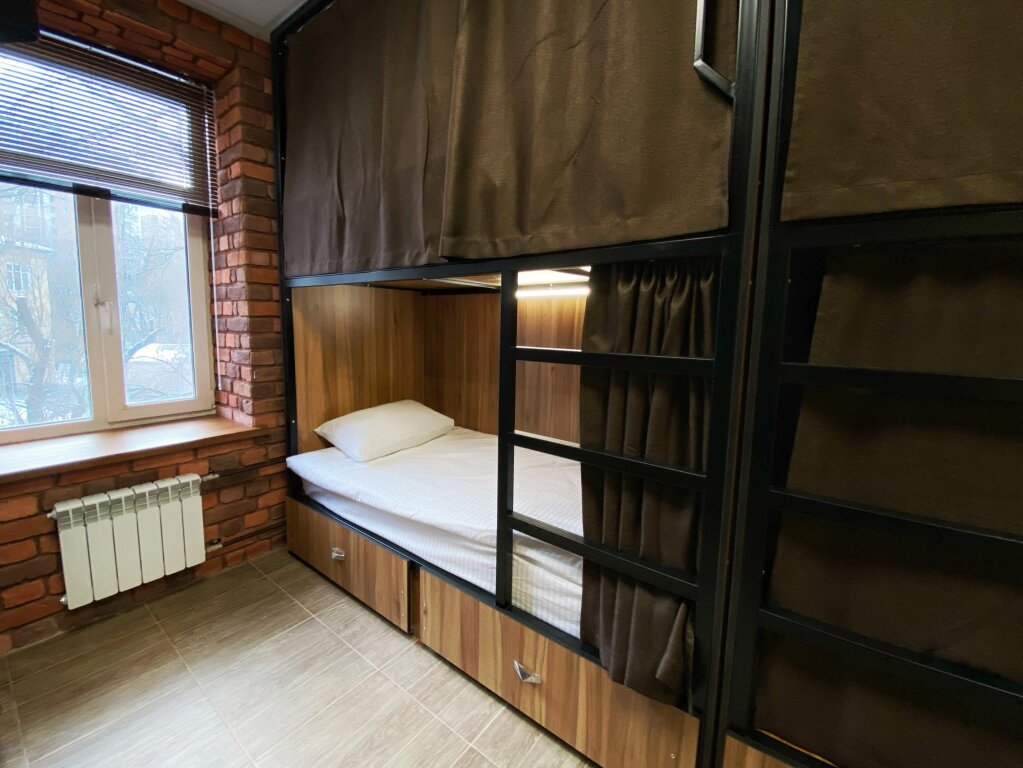 Кровать в общем номере Лофт-хостел