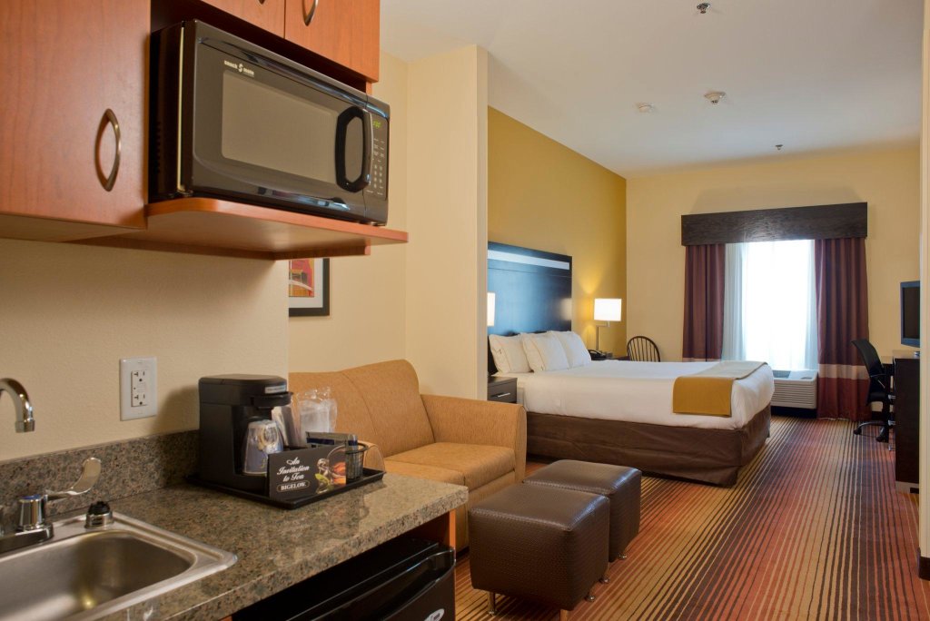 Suite Holiday Inn Express Hotel & Suites Prattville South, an IHG Hotel