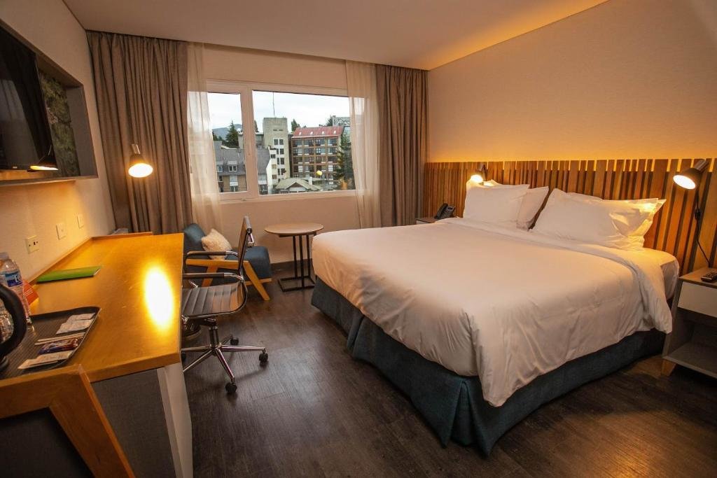 Standard Double room with city view Hampton By Hilton Bariloche