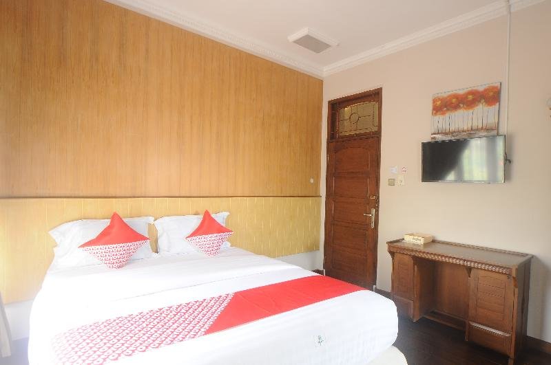 Двухместный номер Standard Urbanview Hotel Villa Surya Bandung