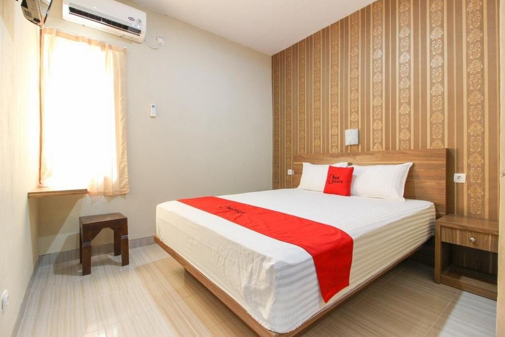 Standard Double room RedDoorz near Jogja Kembali Monument 3