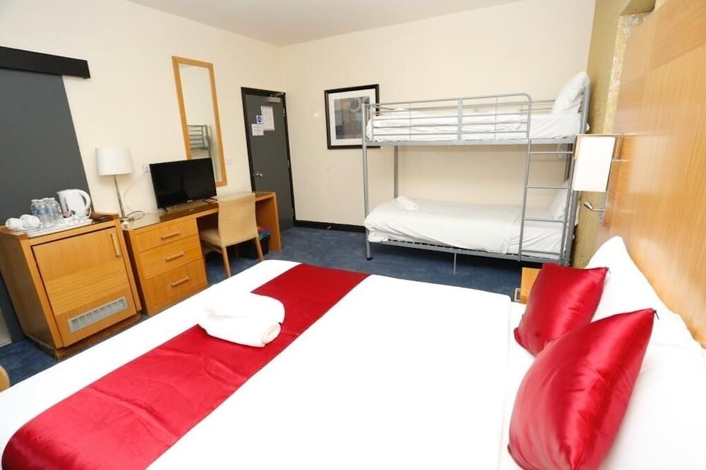 Семейный номер Standard c 1 комнатой Acorn Lodge Hotel Gatwick & Parking