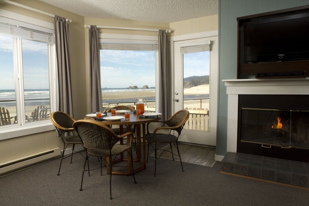 Suite 1 Schlafzimmer mit Blick Land's End at Cannon Beach