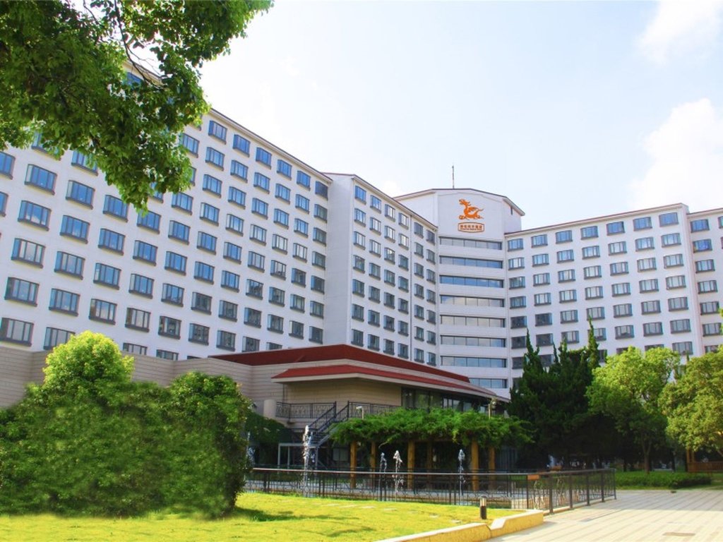 Deluxe Suite GreenTree Eastern Shanghai Hongqiao Airport LongBai Hotel (Former Longbai Nikko Hotel)