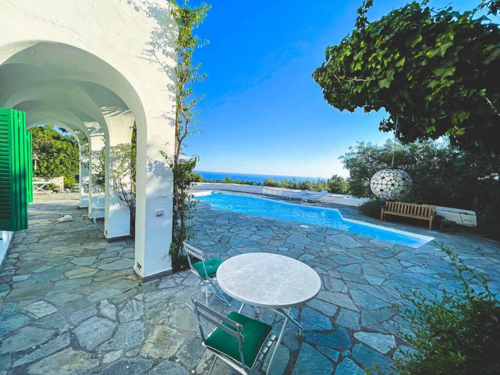 Camera doppia Standard con vista sulla piscina Il Carrubo Capri