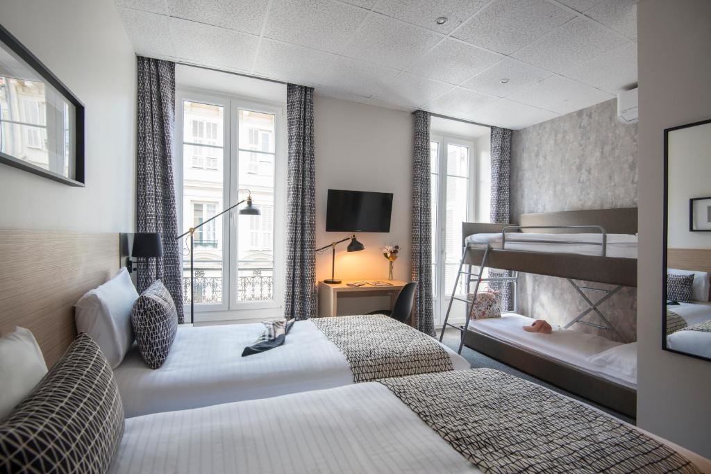 Standard quadruple chambre Hotel Saint Gothard