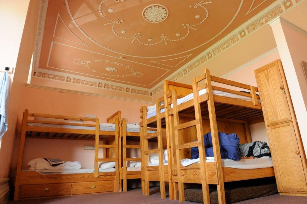 Кровать в общем номере (мужской номер) Derwentwater Independent Hostel