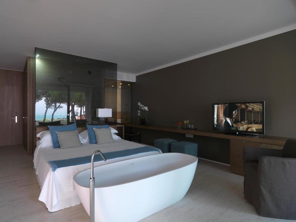 Люкс с балконом Hotel Mediterraneo Suite&Residence