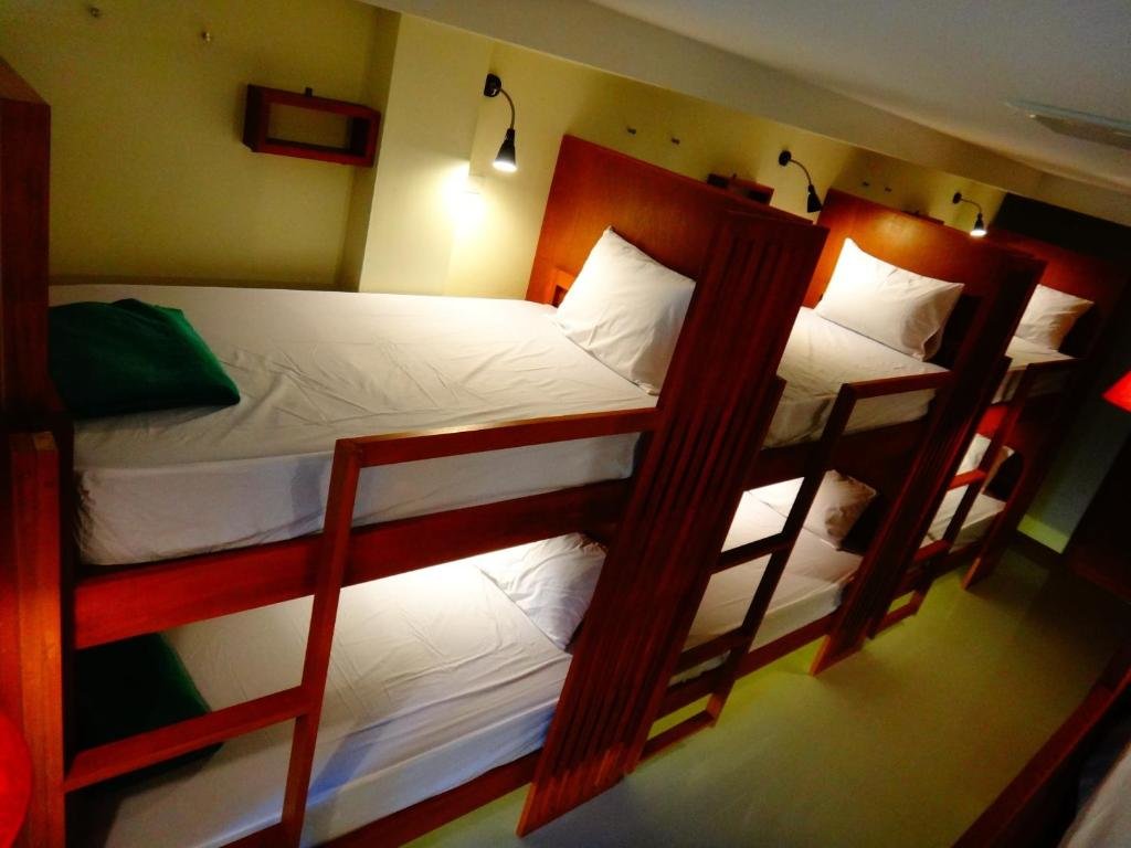 Кровать в общем номере Phangan Pearl Hostel